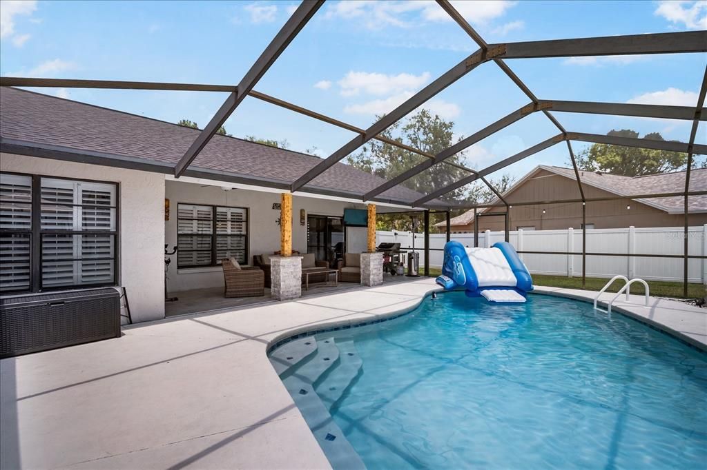 For Sale: $515,000 (3 beds, 2 baths, 1942 Square Feet)