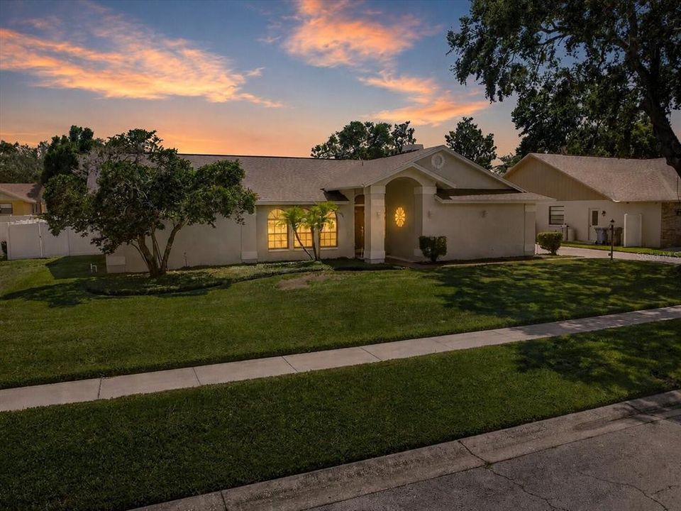 For Sale: $515,000 (3 beds, 2 baths, 1942 Square Feet)