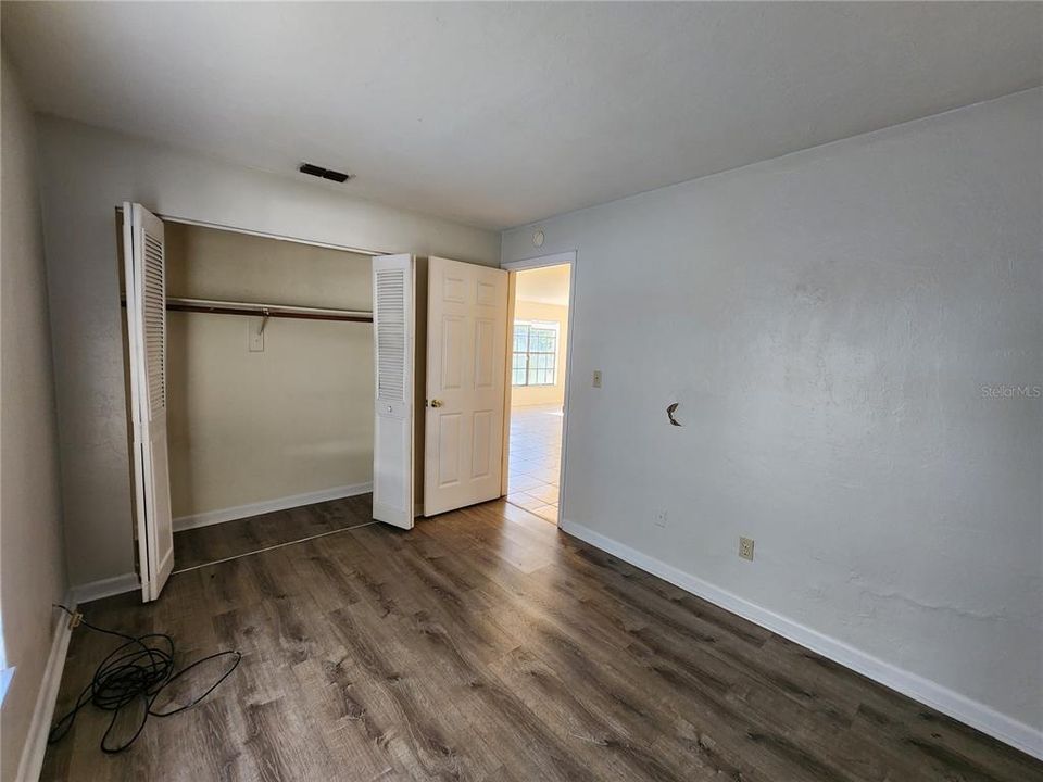 For Rent: $975 (2 beds, 1 baths, 837 Square Feet)