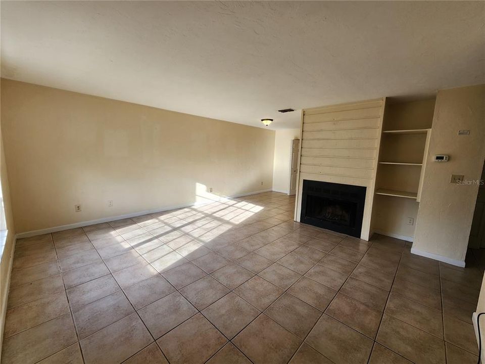 For Rent: $975 (2 beds, 1 baths, 837 Square Feet)