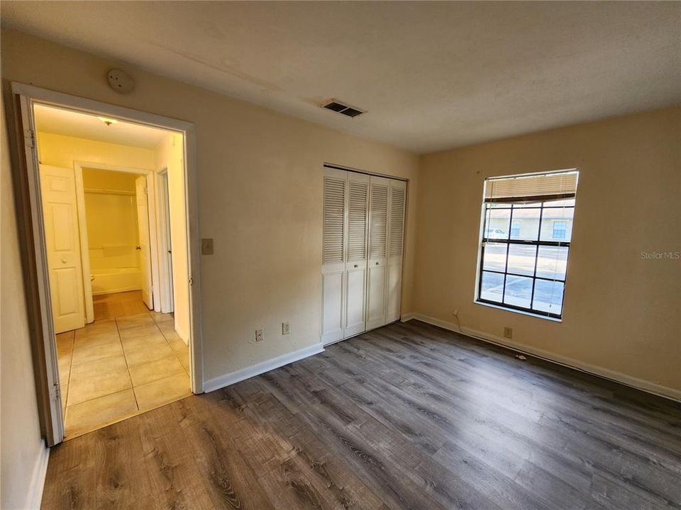 For Rent: $975 (2 beds, 1 baths, 837 Square Feet)