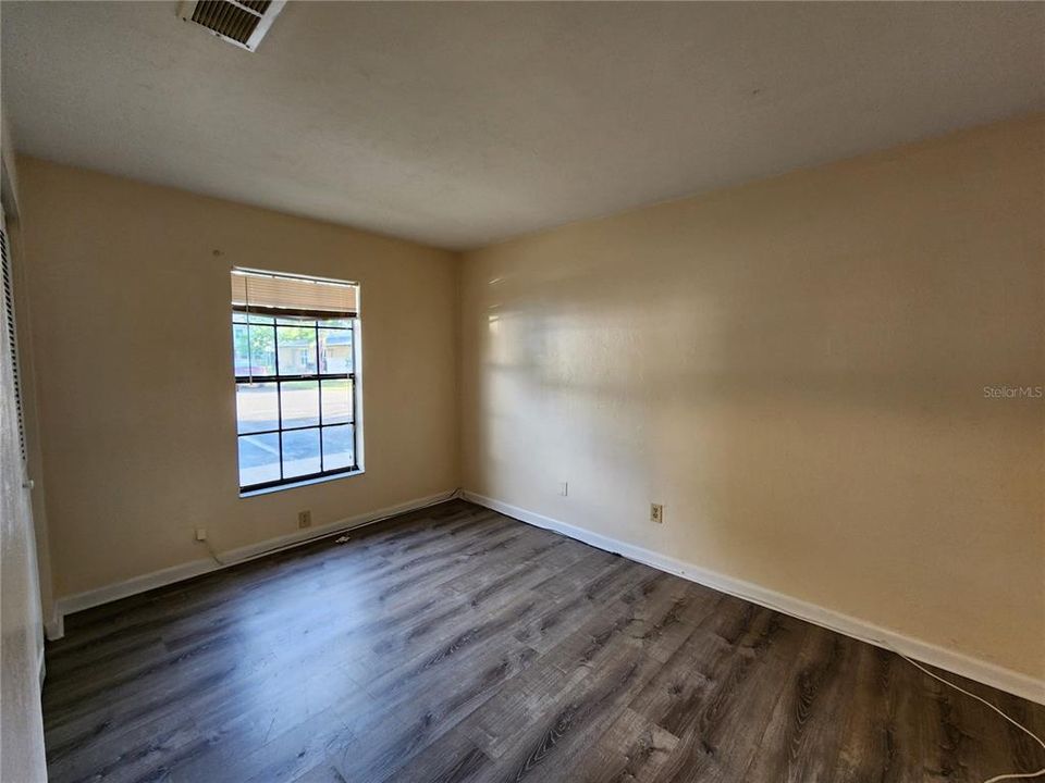 For Rent: $975 (2 beds, 1 baths, 837 Square Feet)