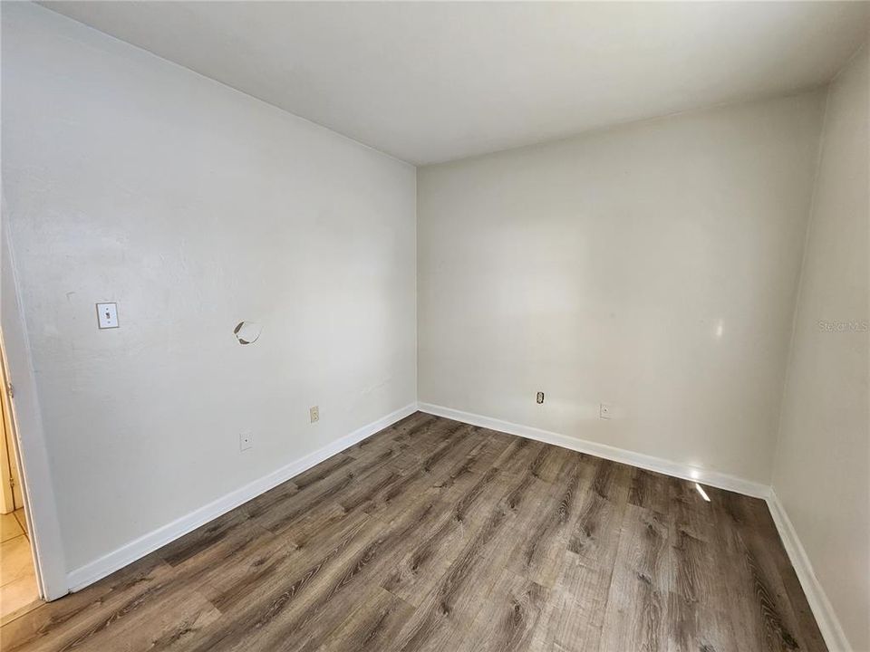 For Rent: $975 (2 beds, 1 baths, 837 Square Feet)