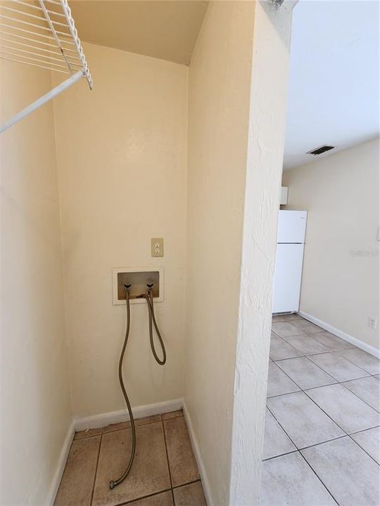 For Rent: $975 (2 beds, 1 baths, 837 Square Feet)