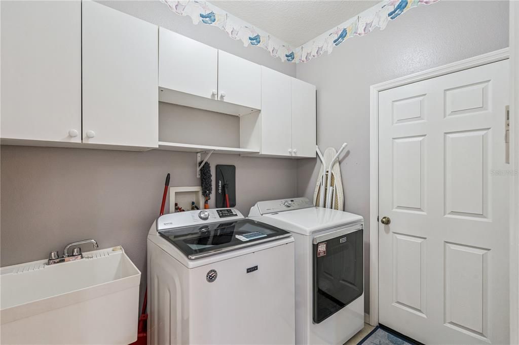 For Sale: $550,000 (4 beds, 3 baths, 2465 Square Feet)