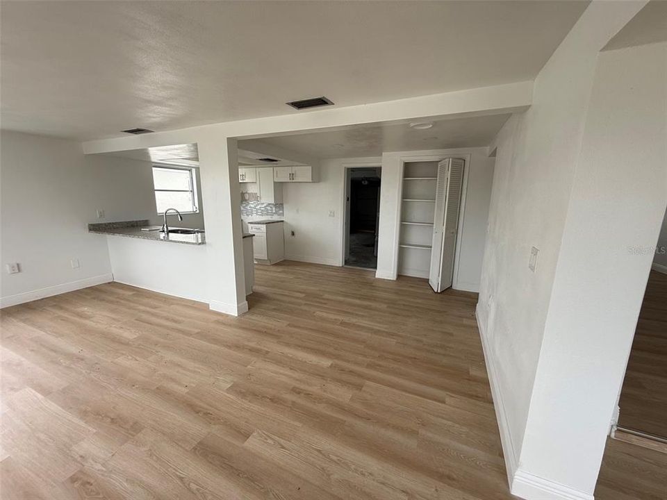 For Sale: $369,900 (2 beds, 2 baths, 1479 Square Feet)
