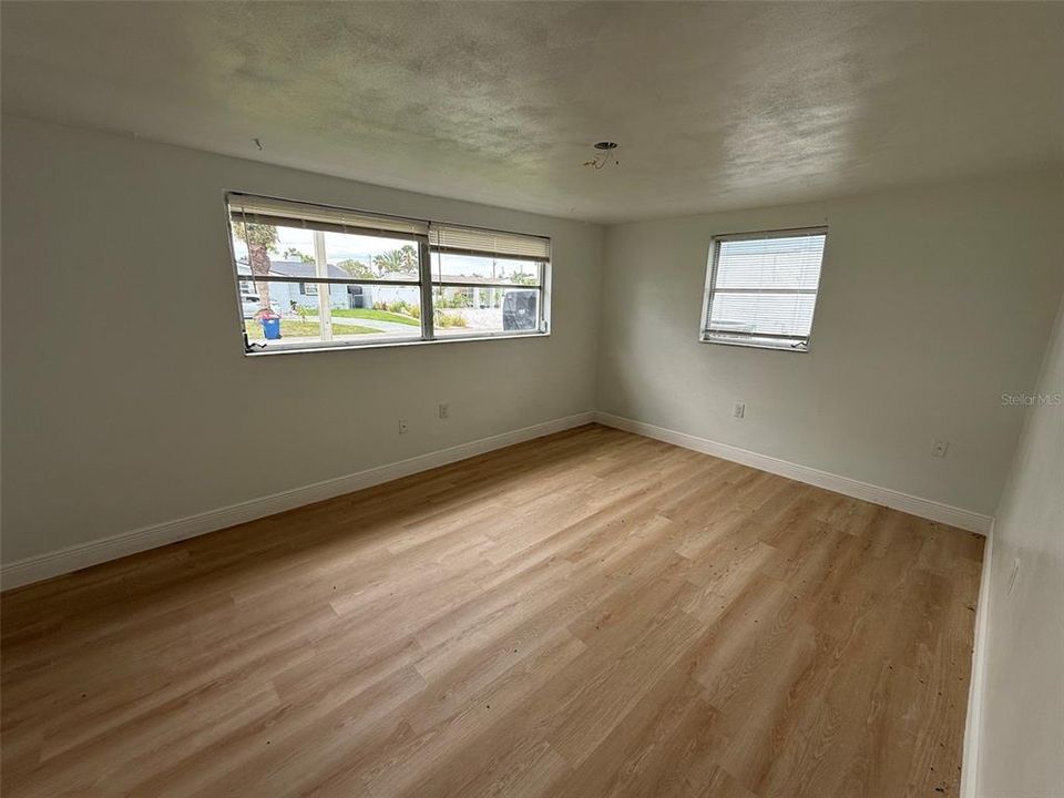 For Sale: $369,900 (2 beds, 2 baths, 1479 Square Feet)