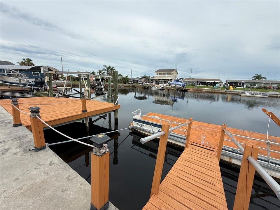 For Sale: $369,900 (2 beds, 2 baths, 1479 Square Feet)