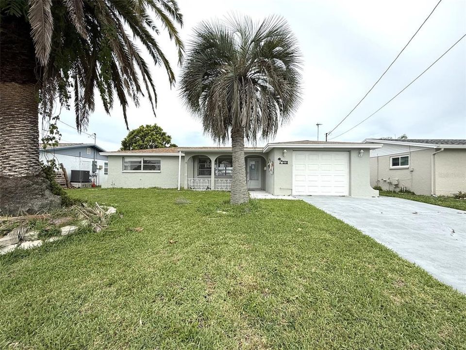 For Sale: $369,900 (2 beds, 2 baths, 1479 Square Feet)