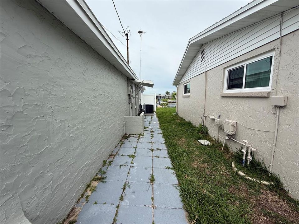 For Sale: $369,900 (2 beds, 2 baths, 1479 Square Feet)