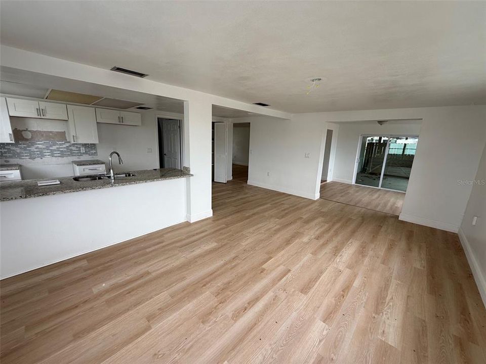 For Sale: $369,900 (2 beds, 2 baths, 1479 Square Feet)