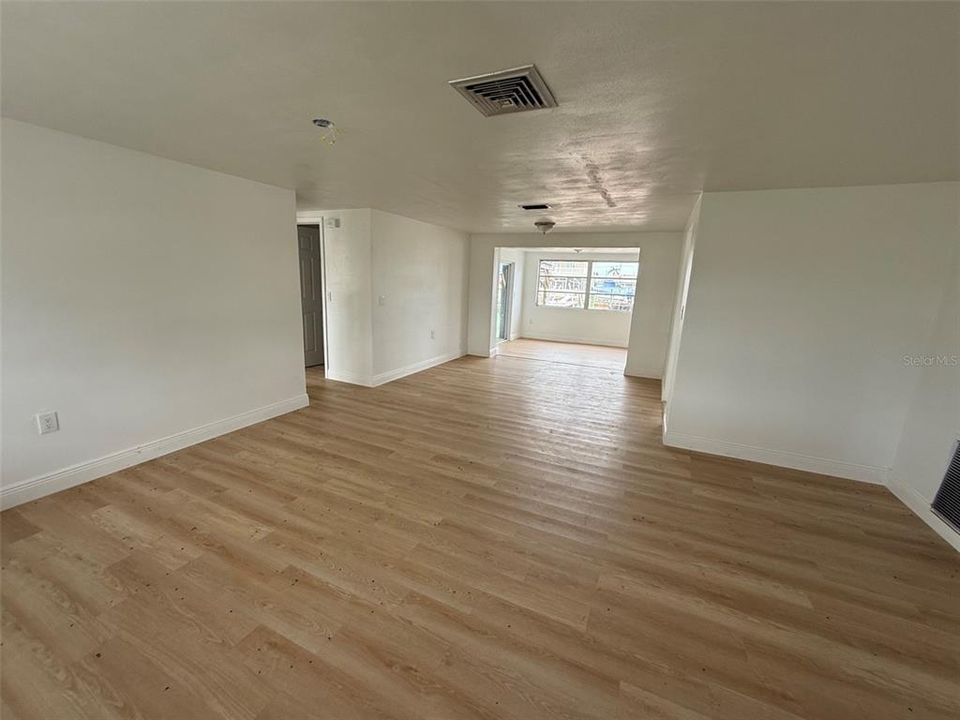 For Sale: $369,900 (2 beds, 2 baths, 1479 Square Feet)