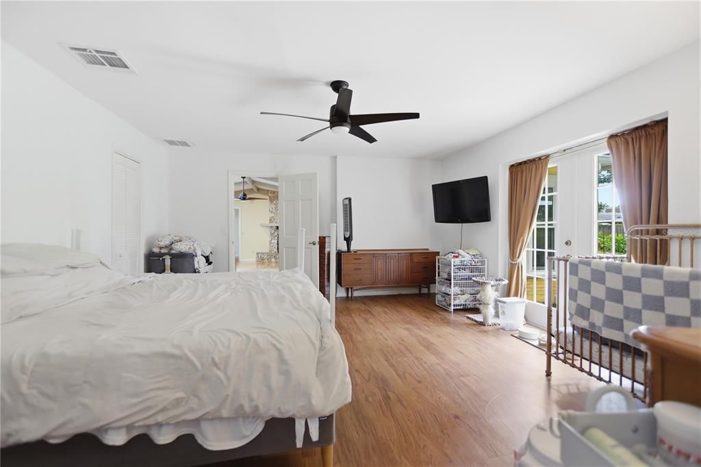 For Sale: $569,900 (3 beds, 2 baths, 2320 Square Feet)