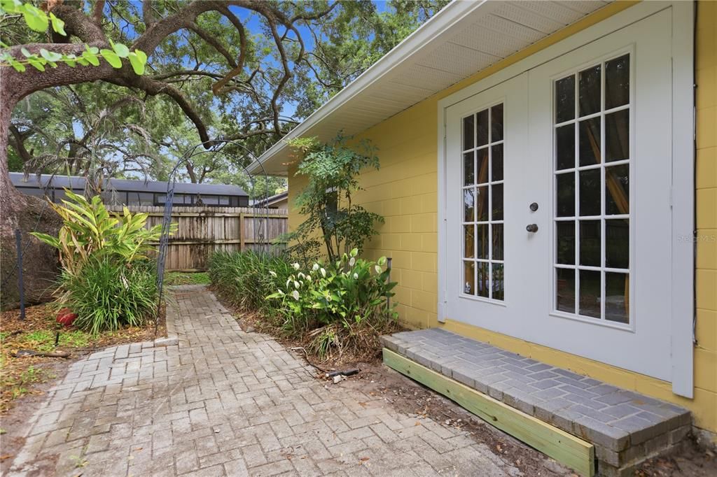 For Sale: $569,900 (3 beds, 2 baths, 2320 Square Feet)