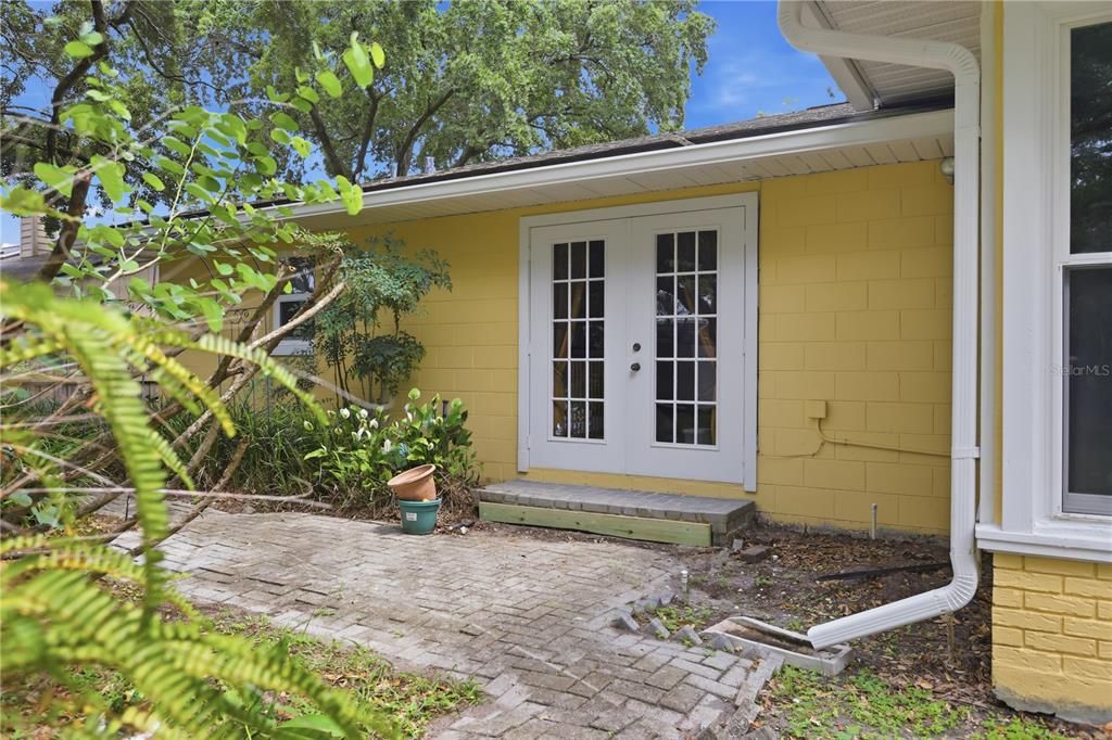 For Sale: $569,900 (3 beds, 2 baths, 2320 Square Feet)