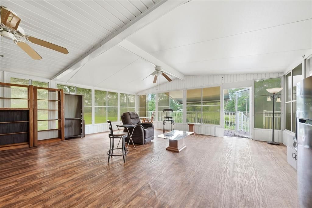 For Sale: $145,000 (2 beds, 2 baths, 1296 Square Feet)