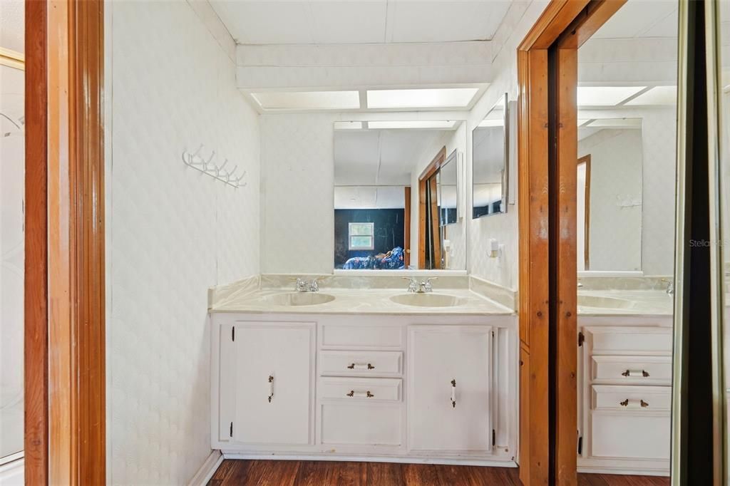For Sale: $145,000 (2 beds, 2 baths, 1296 Square Feet)