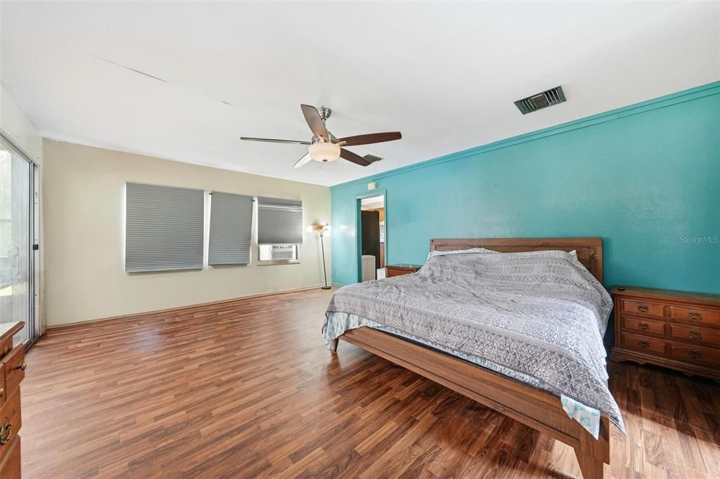 For Sale: $145,000 (2 beds, 2 baths, 1296 Square Feet)