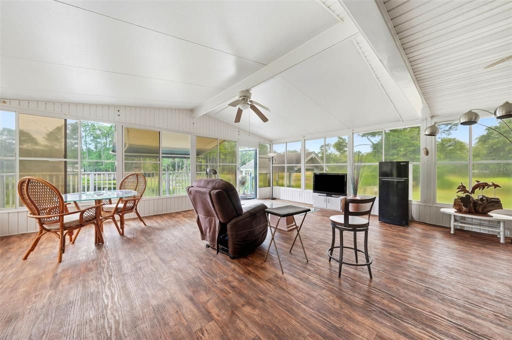 For Sale: $145,000 (2 beds, 2 baths, 1296 Square Feet)