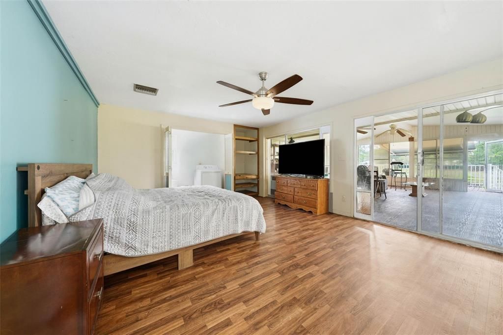 For Sale: $145,000 (2 beds, 2 baths, 1296 Square Feet)