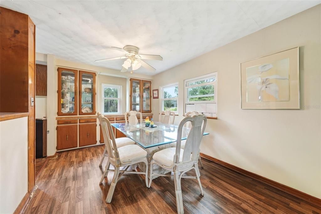 For Sale: $145,000 (2 beds, 2 baths, 1296 Square Feet)