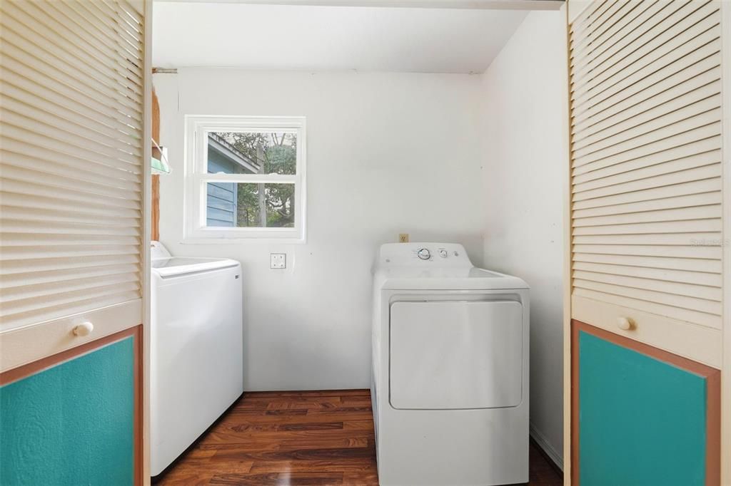 For Sale: $145,000 (2 beds, 2 baths, 1296 Square Feet)