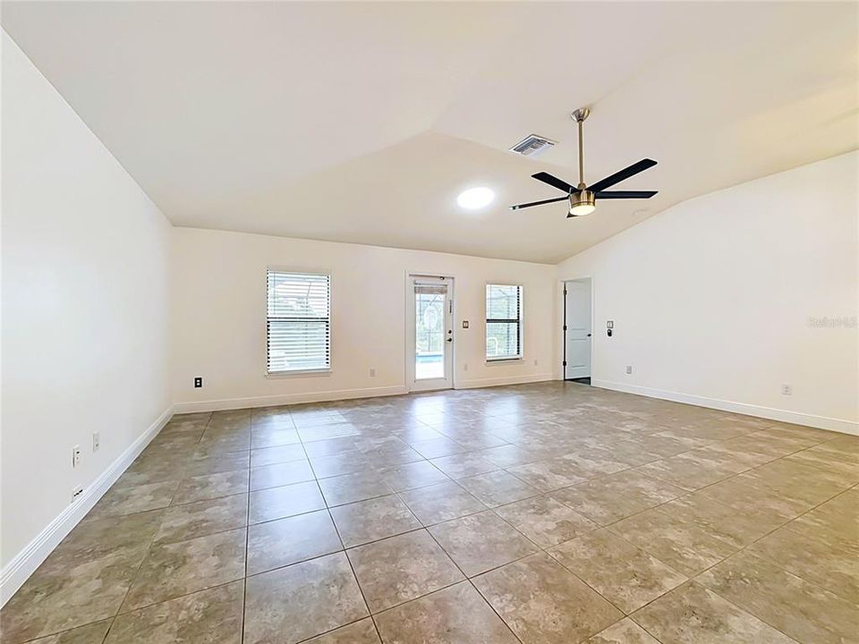 En Venta: $480,000 (3 camas, 2 baños, 1718 Pies cuadrados)