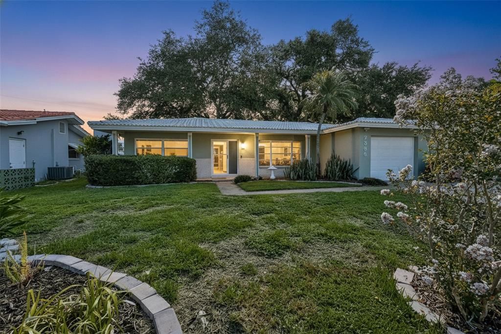 For Sale: $420,000 (2 beds, 2 baths, 1586 Square Feet)