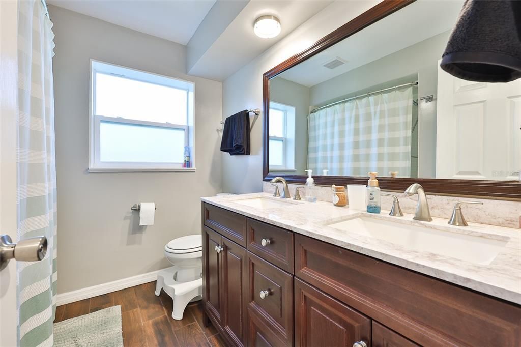 For Sale: $420,000 (2 beds, 2 baths, 1586 Square Feet)