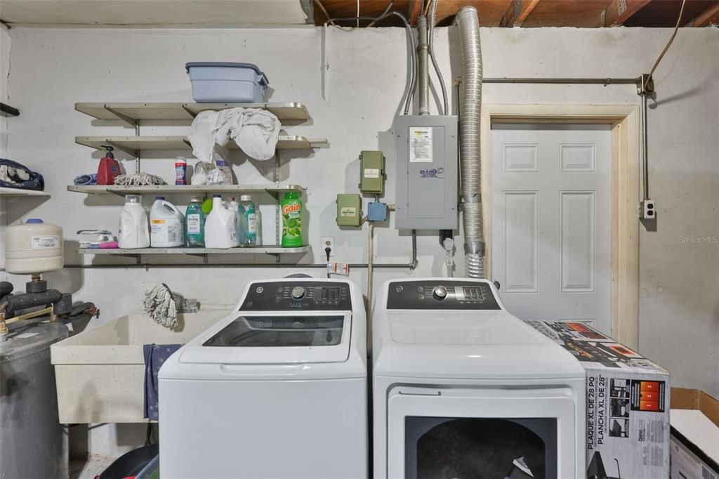 For Sale: $420,000 (2 beds, 2 baths, 1586 Square Feet)