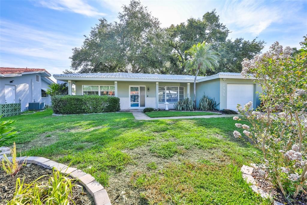For Sale: $420,000 (2 beds, 2 baths, 1586 Square Feet)