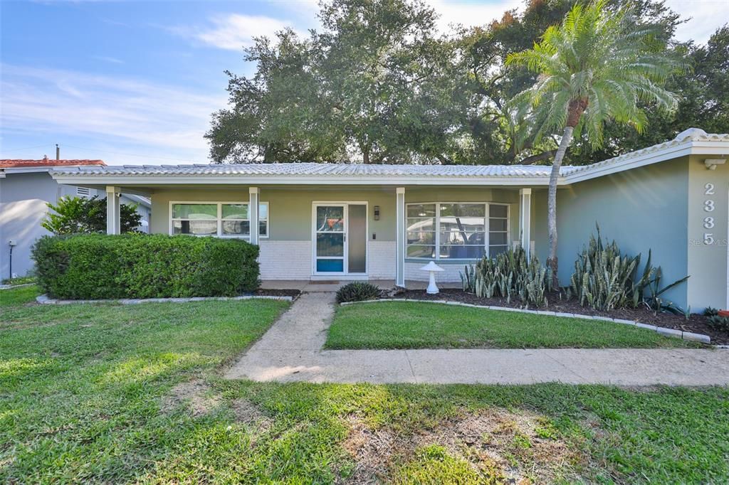 For Sale: $420,000 (2 beds, 2 baths, 1586 Square Feet)