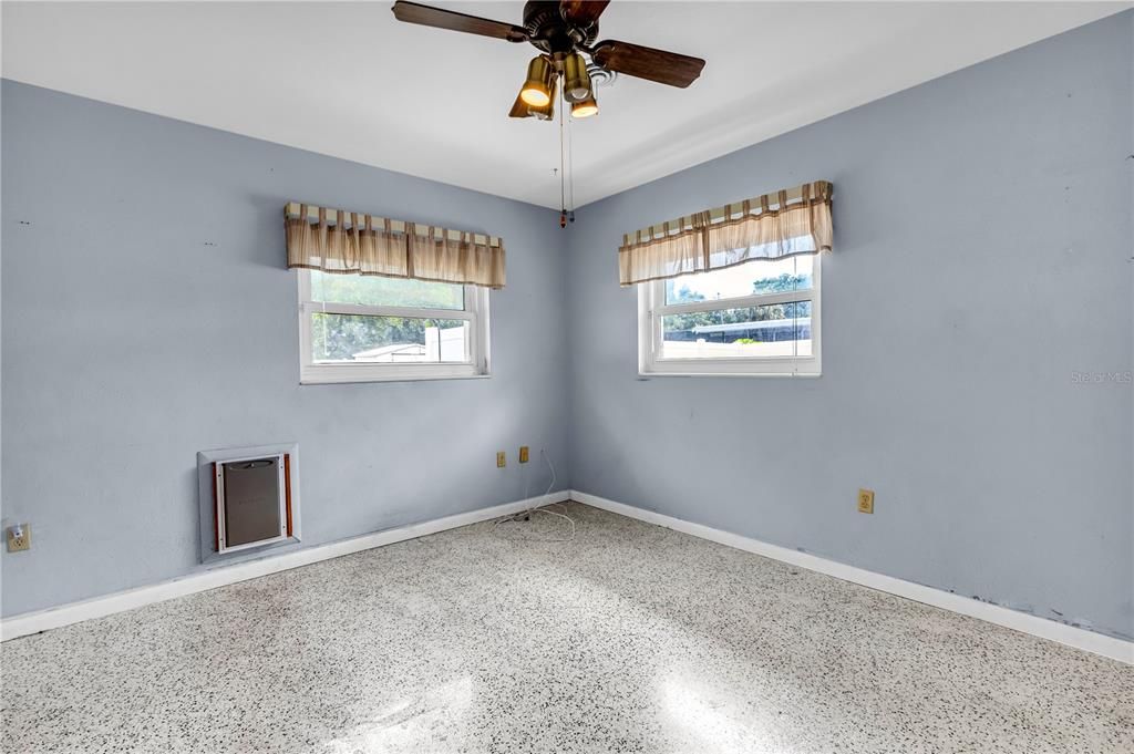 For Sale: $218,500 (2 beds, 1 baths, 1119 Square Feet)