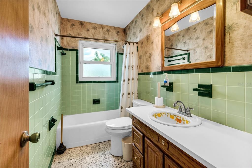 For Sale: $218,500 (2 beds, 1 baths, 1119 Square Feet)