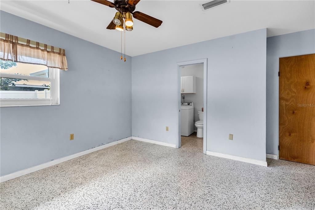 For Sale: $218,500 (2 beds, 1 baths, 1119 Square Feet)