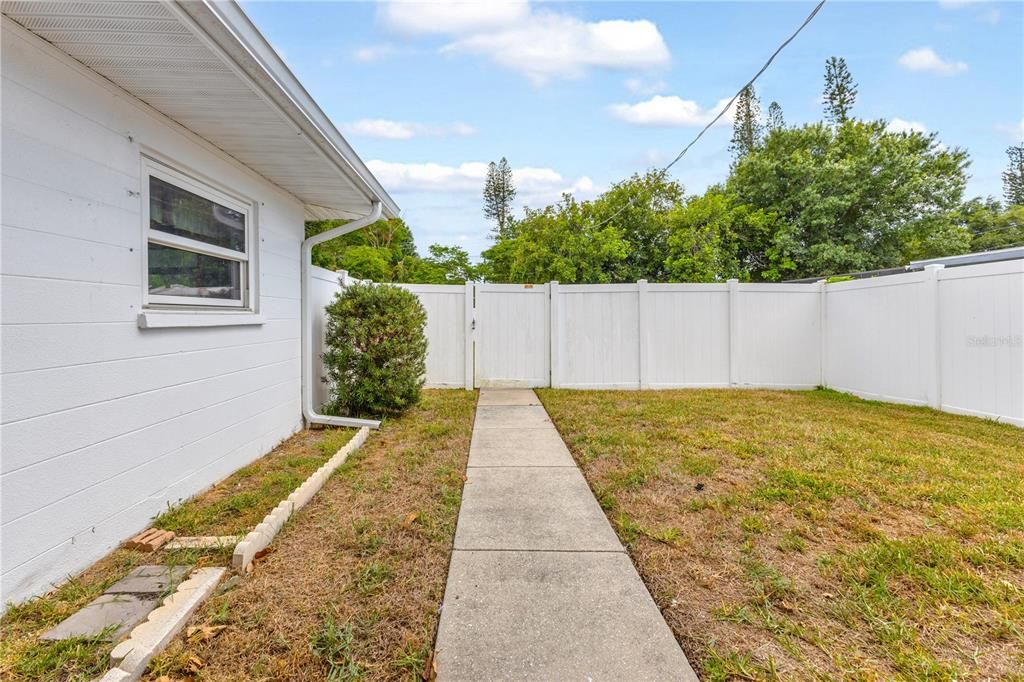 For Sale: $218,500 (2 beds, 1 baths, 1119 Square Feet)