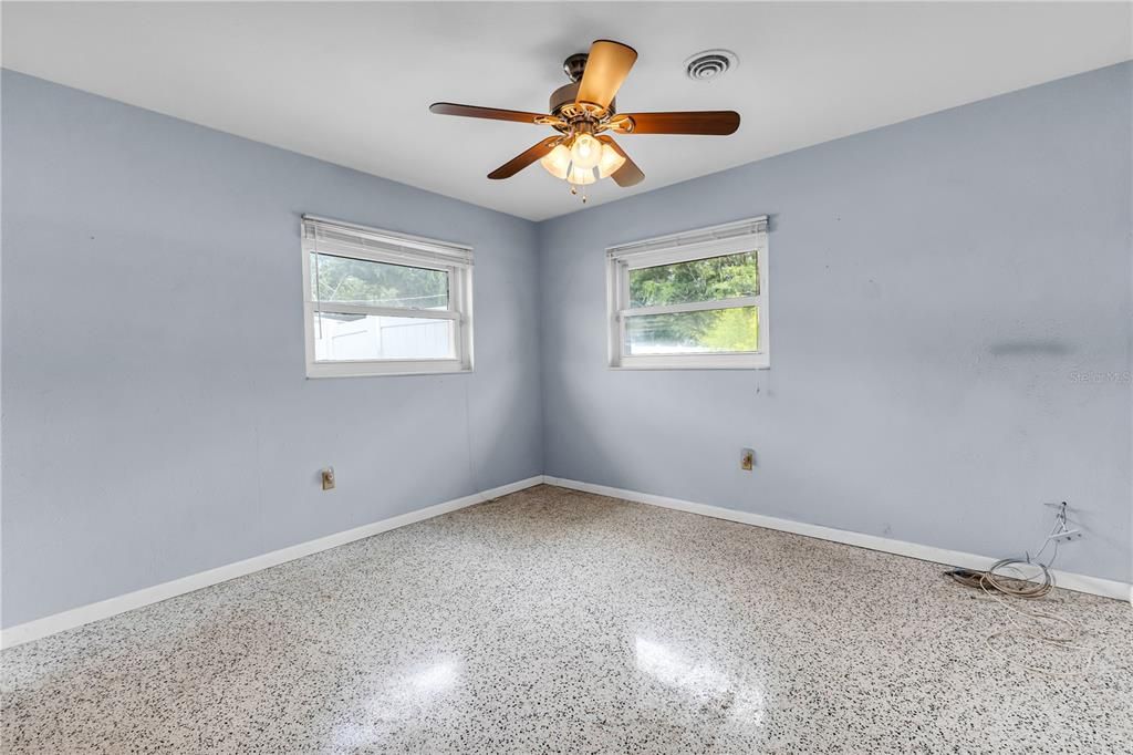 For Sale: $218,500 (2 beds, 1 baths, 1119 Square Feet)