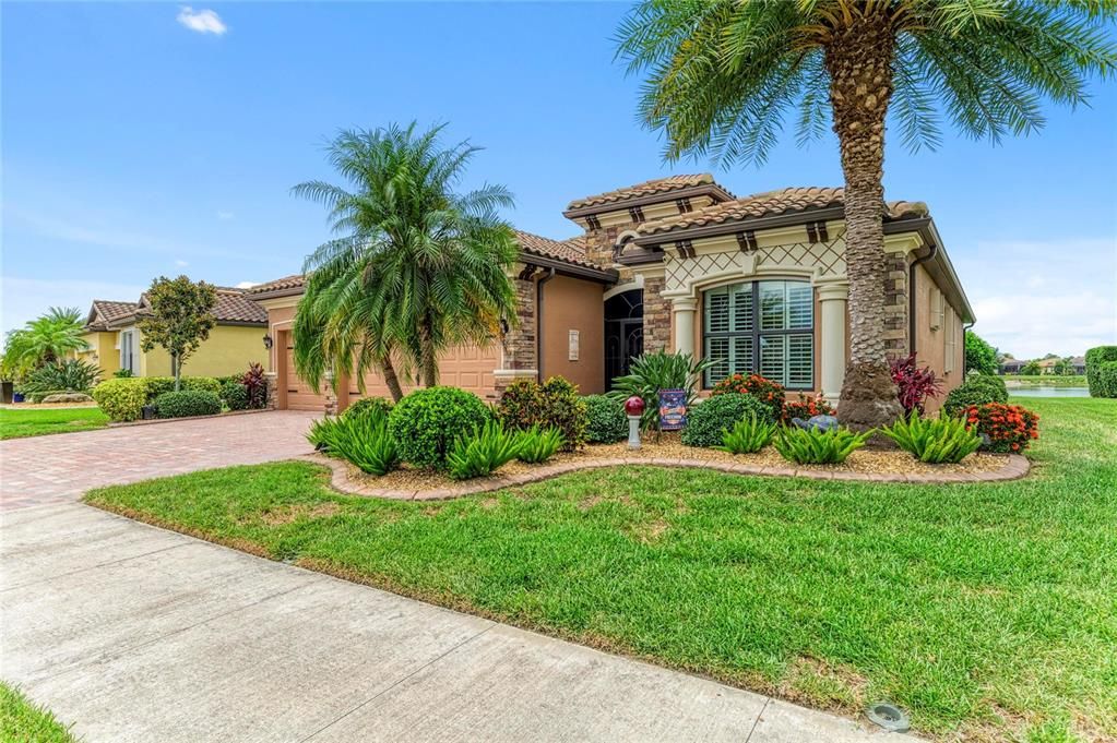 For Sale: $569,000 (4 beds, 2 baths, 2243 Square Feet)