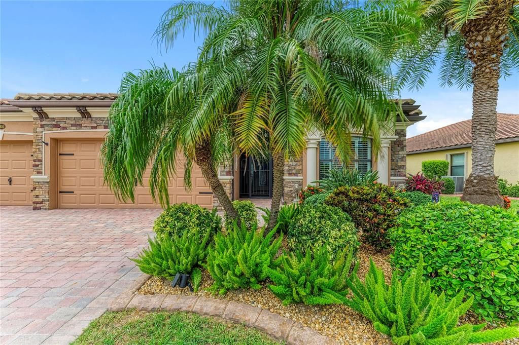 For Sale: $569,000 (4 beds, 2 baths, 2243 Square Feet)