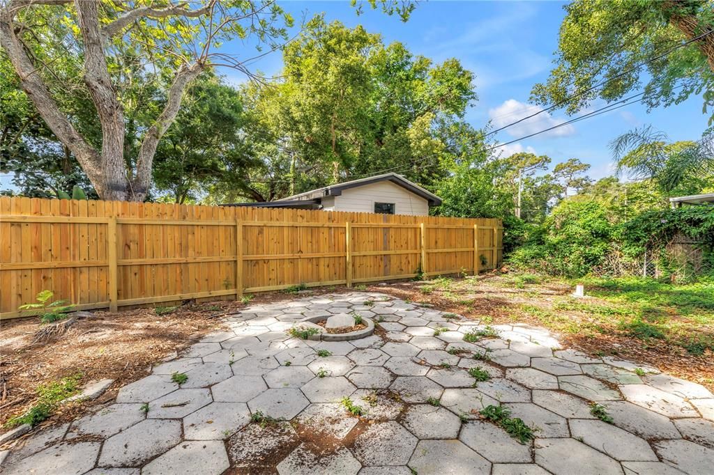 For Rent: $1,950 (2 beds, 1 baths, 1062 Square Feet)