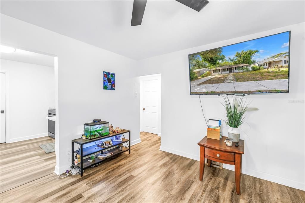 For Rent: $1,950 (2 beds, 1 baths, 1062 Square Feet)