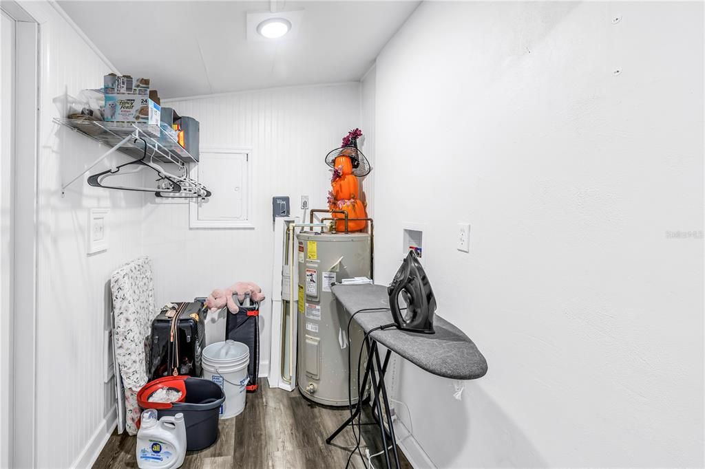 For Rent: $1,950 (2 beds, 1 baths, 1062 Square Feet)