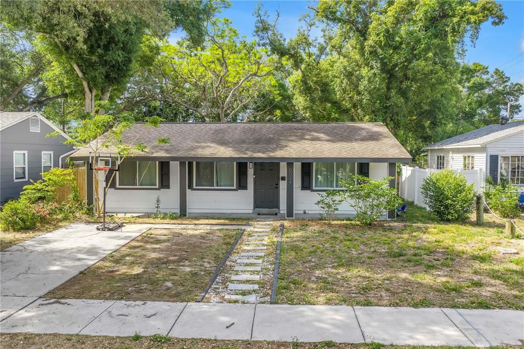 For Rent: $1,950 (2 beds, 1 baths, 1062 Square Feet)
