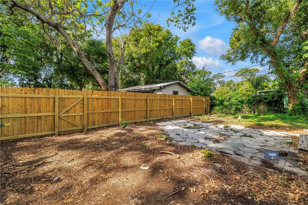 For Rent: $1,950 (2 beds, 1 baths, 1062 Square Feet)