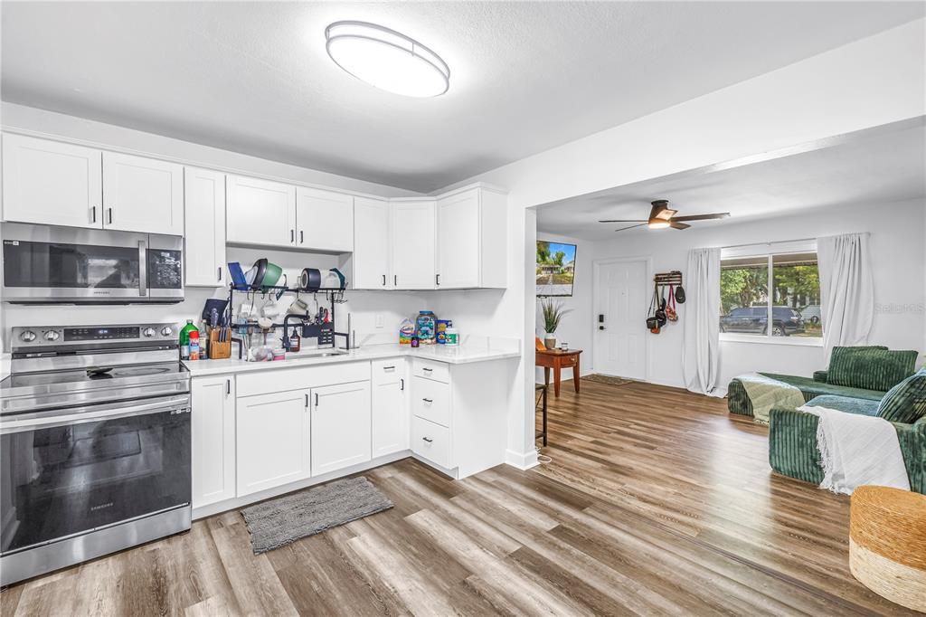 For Rent: $1,950 (2 beds, 1 baths, 1062 Square Feet)