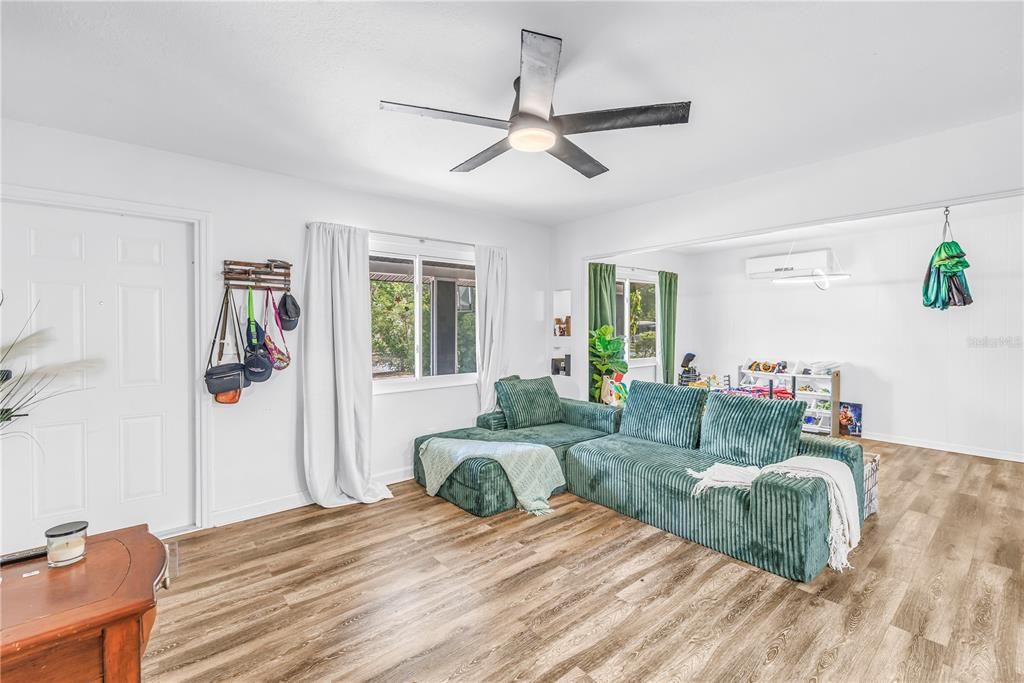 For Rent: $1,950 (2 beds, 1 baths, 1062 Square Feet)