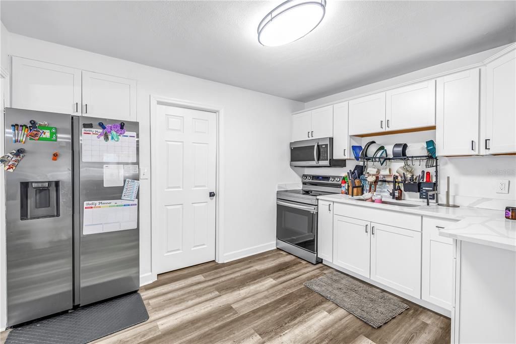 For Rent: $1,950 (2 beds, 1 baths, 1062 Square Feet)