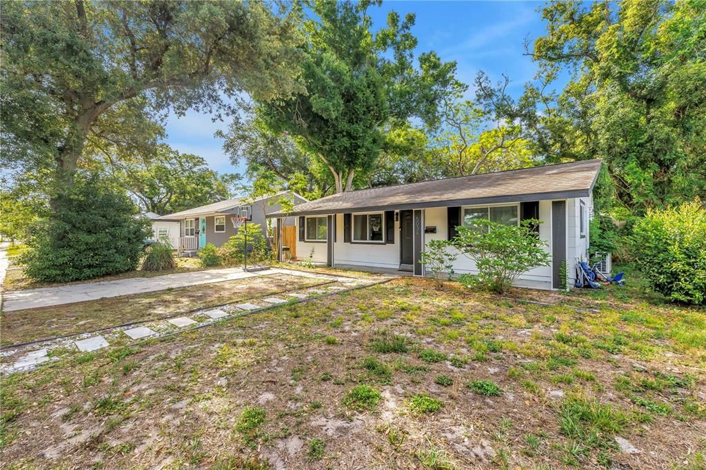 For Rent: $1,950 (2 beds, 1 baths, 1062 Square Feet)