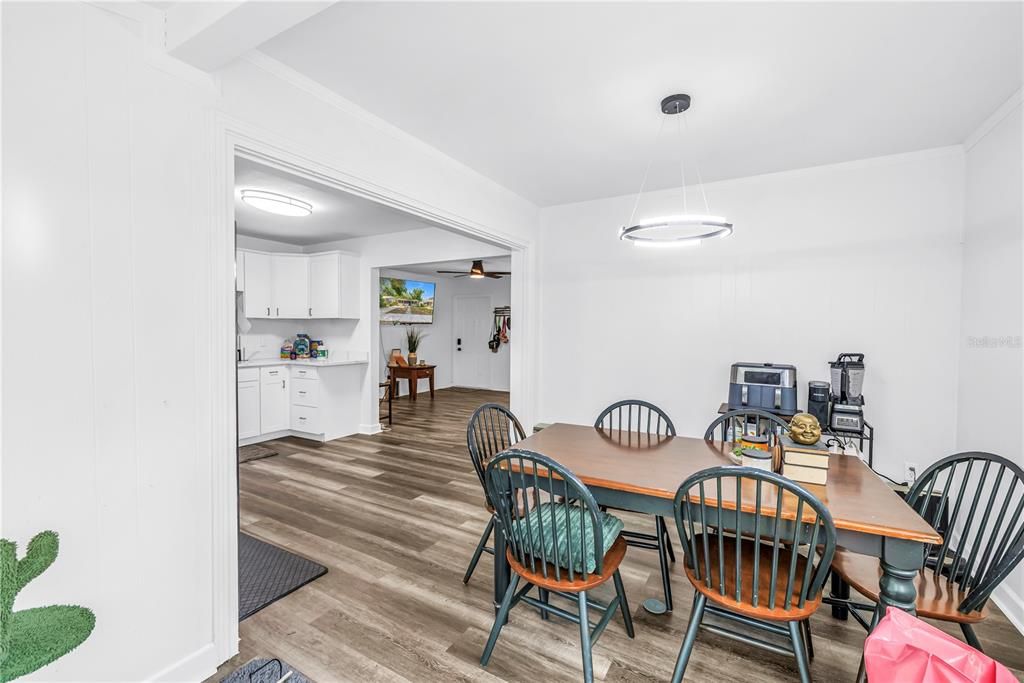 For Rent: $1,950 (2 beds, 1 baths, 1062 Square Feet)