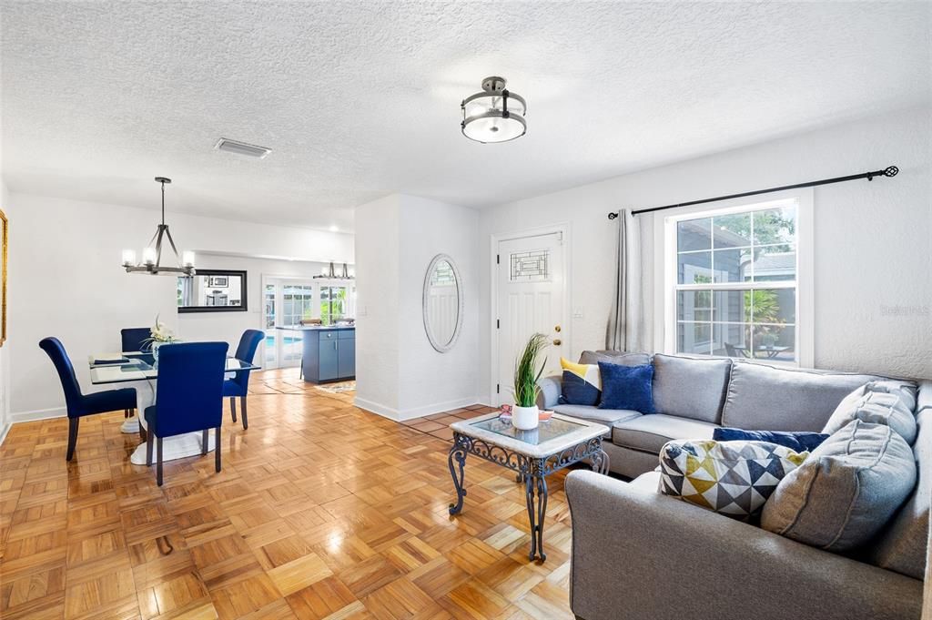 En Venta: $859,000 (3 camas, 2 baños, 1835 Pies cuadrados)